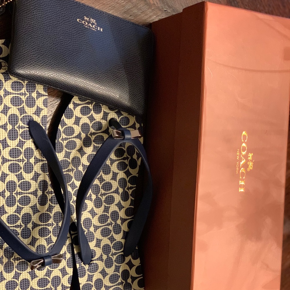 New Coach-Amel navy & white signature flip flops